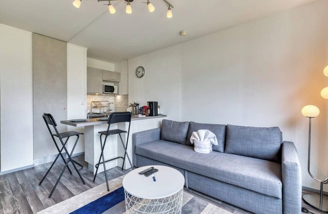 Olivia : *studio avec Place de Parking*