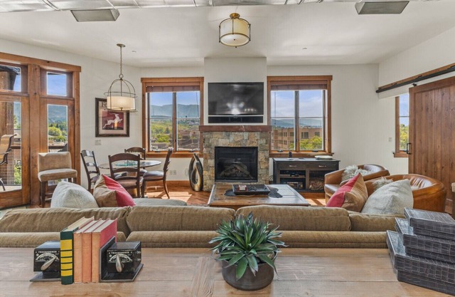 Olympian Summit Suite