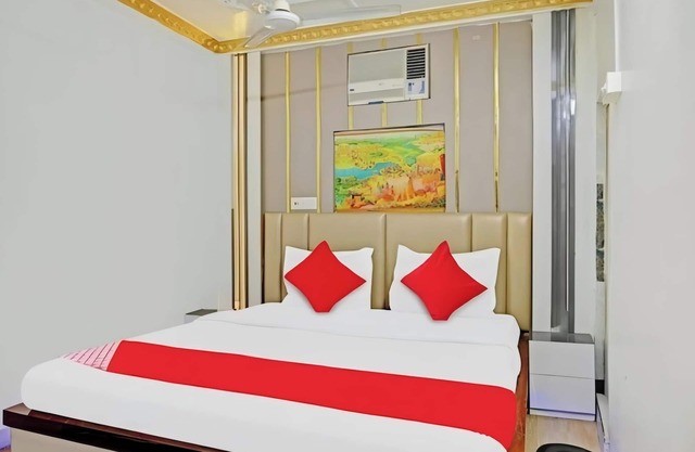 Om Shanti Guest House - Near Ruby General Hospital and Science City