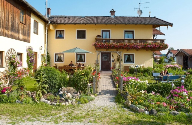 Oma's Welt - *apartment, upper floor, 55 sqm, 2 - 5 pers. Living/bedroom + sep. Sleeping room.