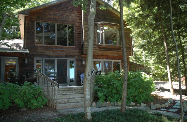 Omena Paradise on Traverse Bay Awaits! Private Beach! Summer 2025 Openings!