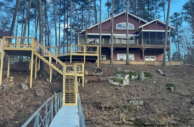 On A Whim Rustic Lodge Near Smith Lake Park