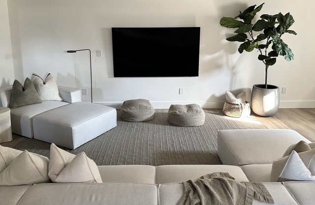 On Cloud Wine | Modern Bungalow | Bubbly Bar, Fire Pit, Badminton