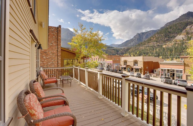 On Main Street: Ouray Getaway w/Mountain Views!