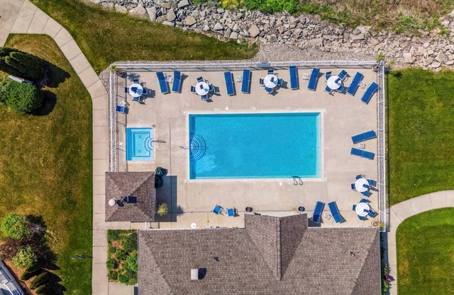 On The River, Assn Pool & Hot Tub!
