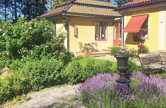 On this estate you live in a wing, the owner lives in the main part of the house.