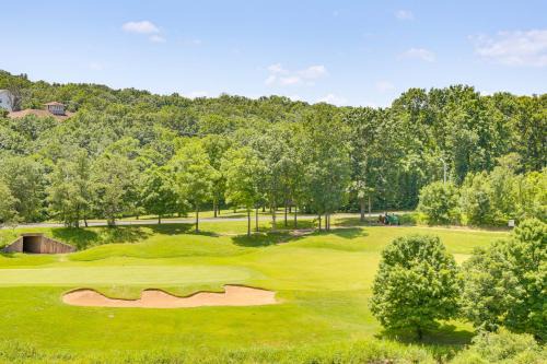 On Thousand Hills Golf Course Condo with Sunroom