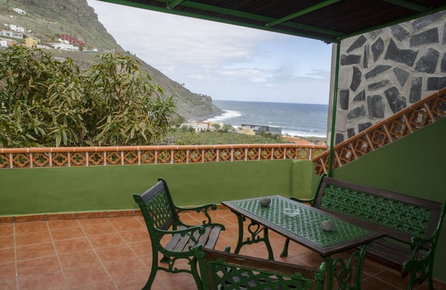 ONDINA RURAL HOUSE "B" FREE WIFI AND NATURAL POOLS