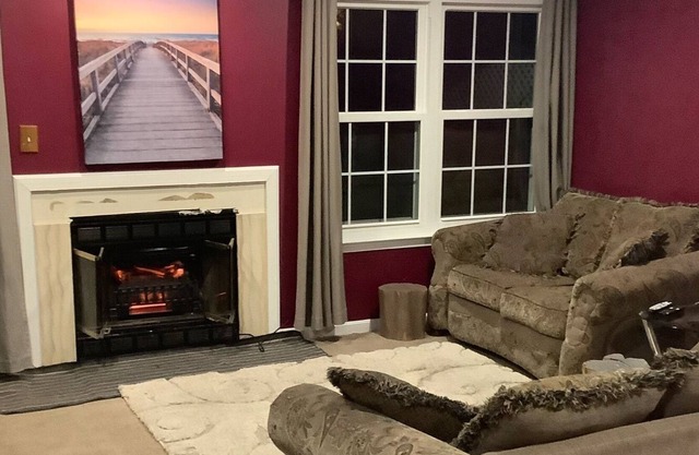 One bed one bath with private entrance located close walking shopping center