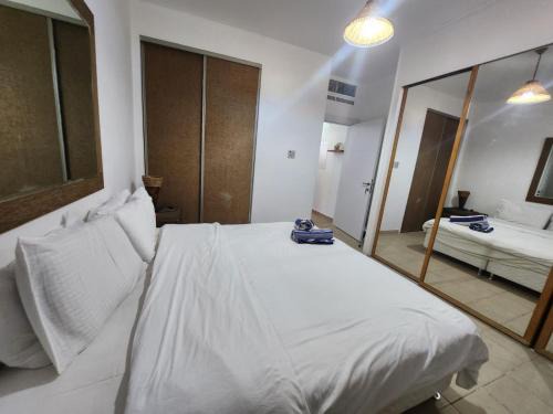 One bed room at Talabay Aqaba