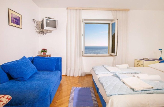 One Bedroom Apartment 3