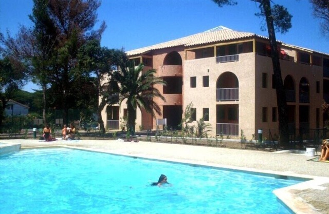 one bedroom apartment for rent with pool in the residence near the beach