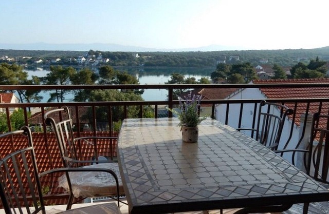 One bedroom apartment with terrace and sea view Lovište, Pelješac (A-18656-c)