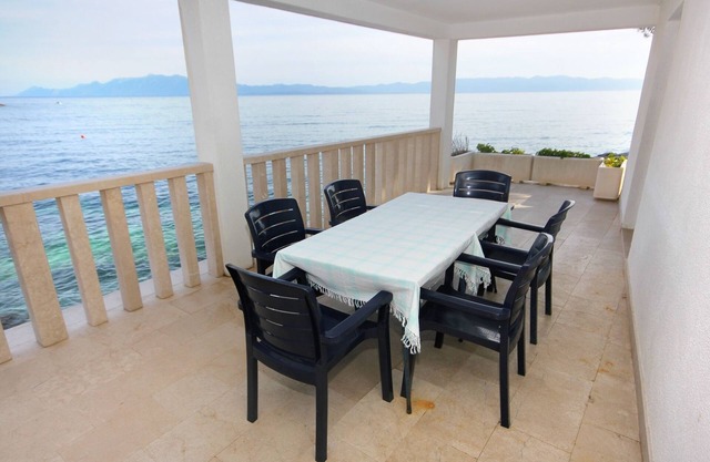 One bedroom apartment near beach Cove Tvrdni Dolac, Hvar (A-2997-b)