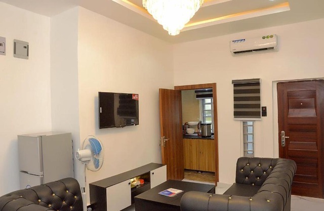 ONE BEDROOM APARTMENT