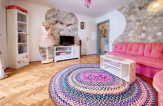 One bedroom apartment with terrace Komiža, Vis (A-8860-a)