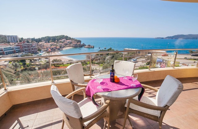 One Bedroom Apartment with Sea View