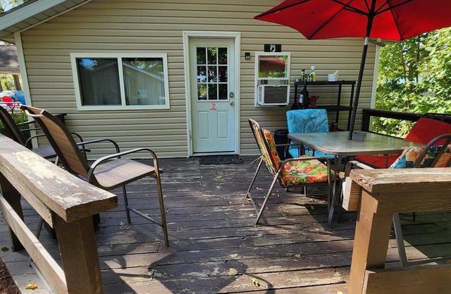 One Bedroom Cabin - Lakeview - Charming 500 sq ft one-bedroom cabin located at Outrigger Resort, just 1/4 mile from Indiana Beach Amustment Park! Features a lake view, private bathroom, kitchen, and living room. One (1) queen bed and one (1) futon al