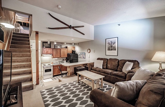 One bedroom Cascades C-4, sleeping 8