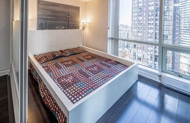 One bedroom Condo, next to University of Toronto