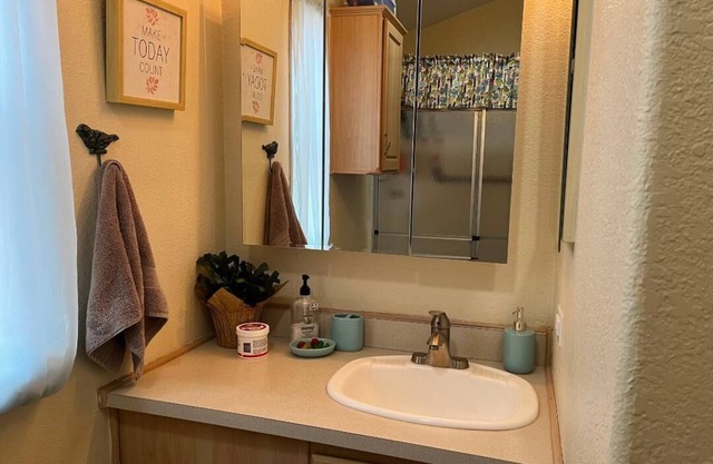 one bedroom house for rent May through September 2023