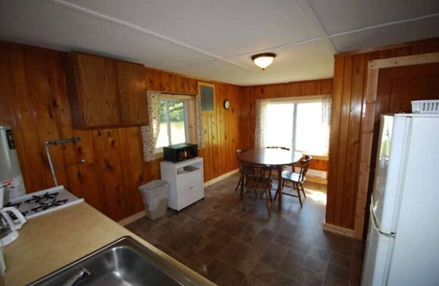 One Bedroom Lakeside Resort Cabin