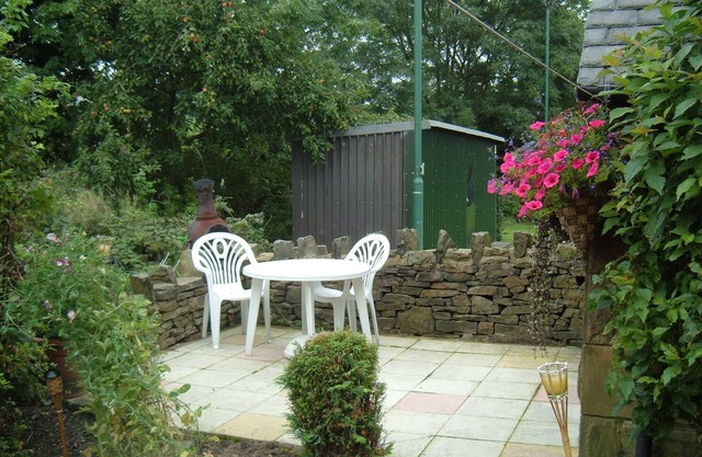 ONE BEDROOM PEAK DISTRICT COTTAGE 2MINS WALK TO PEAK FOREST CANAL