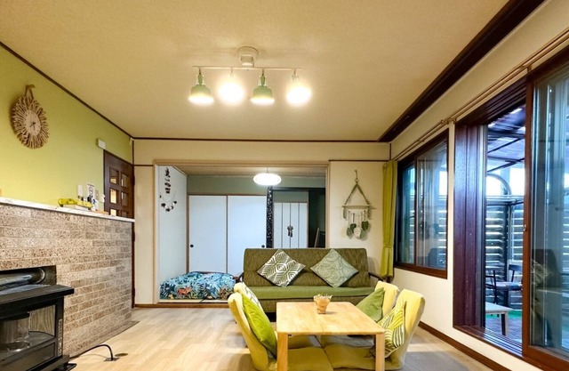 One group one building with natural hot springs /Shiraoi-gun Hokkaidō