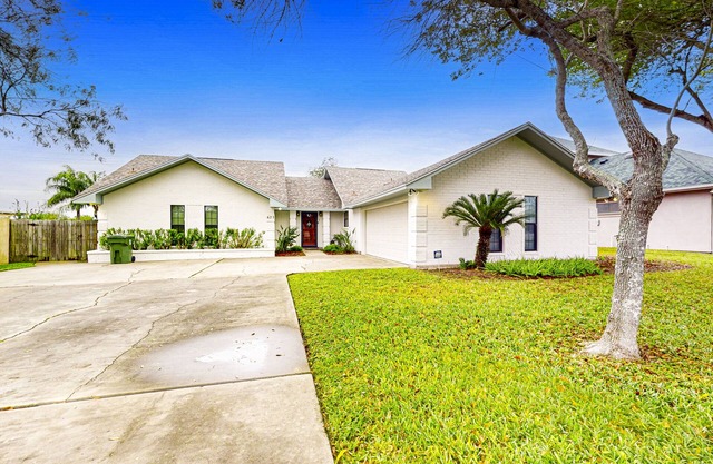 One-level home with huge back yard, adjacent nature trail, & screened patio