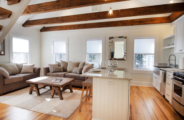 One Market Square - Comfortable Luxury Condo in the Center of Downtown Pinehurst