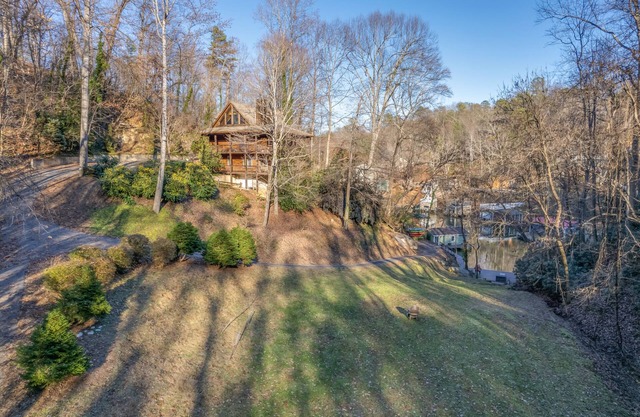 One Of A Kind Cabin Lake Home on the Lake. Near Asheville and Black Mtn!