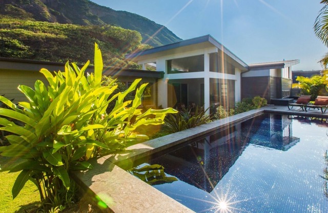 One-of-a-Kind Home w/Pool, A/C, chef's kitchen and Mountain Views - Hale Laulea