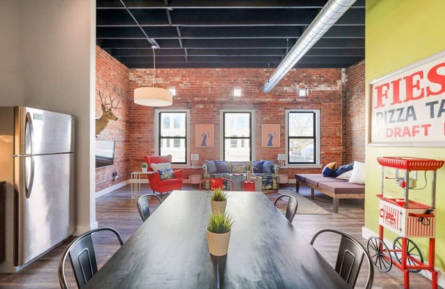 One Of A Kind Huge Loft Minutes From Downtown