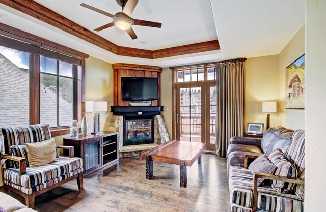 One Ski Hill Place S8325