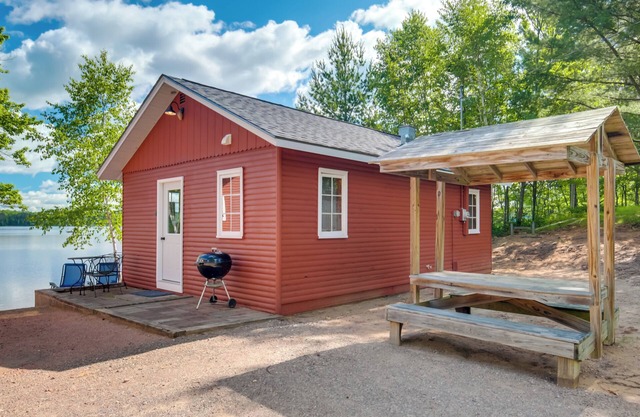 Oneida County Cabin w/Private Dock & Rowboat!