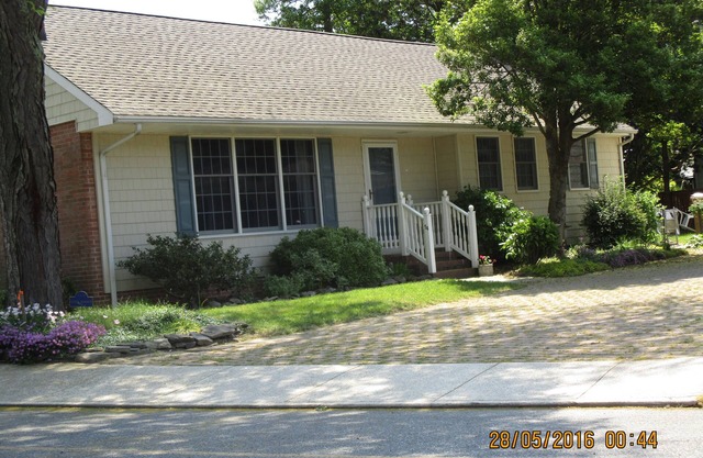 Only 1.5 Blocks To Ocean, 1-3 blocks of restaurants, shops, bars. Come enjoy!