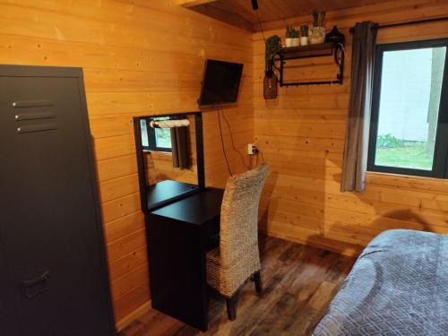 Op een rustige locatie in een houten chalet
