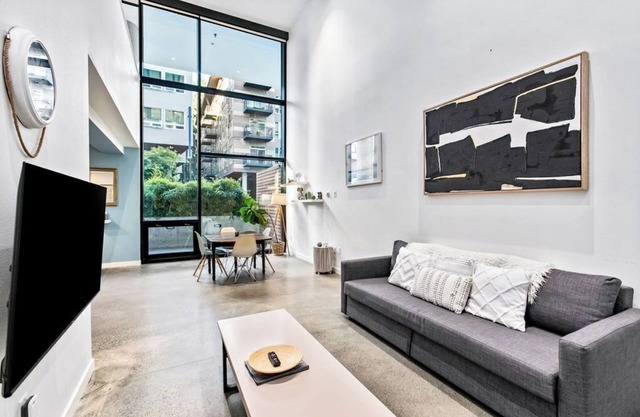 Open Loft in Redmond Core - 92 Walkscore