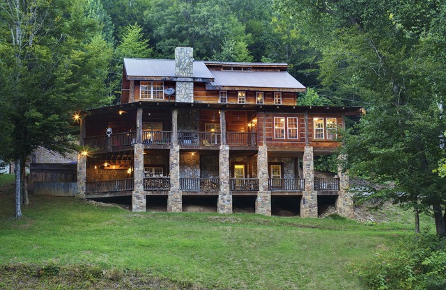 OPEN ! NC Private Rustic Ski Lodge hot tub Cabin Sleeps 17 Hanging bed & 2 ponds
