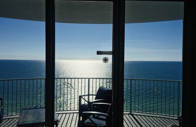 OPEN Oct 10-12 FALL BREAK 16th floor 2 free chairs Mar-Oct