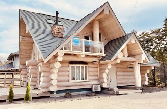 Opened in May 2021Yellow cedar Canadian loghouse/Kitasaku-gun Nagano
