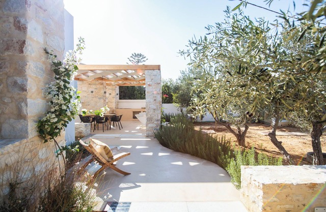Openspace Garden Apartment with BBQ By Triotissa Local Living B2
