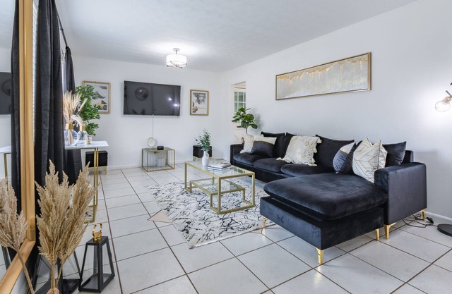Opuluxe Luxe Dream Duluth Home Sleeps 10