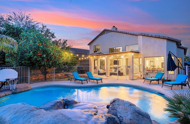 Orange Blossom Hideaway * Sparkling Heated Pool, Outdoor Seating