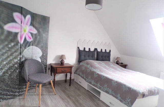 Orchid, large bright apartment, free wifi, garden, parking