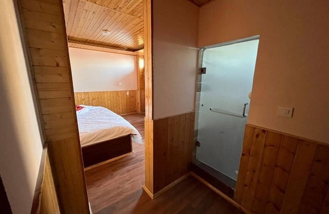 Orchid View Room | w King Sized Bed, Balcony, Food, Parking, Wi-fi