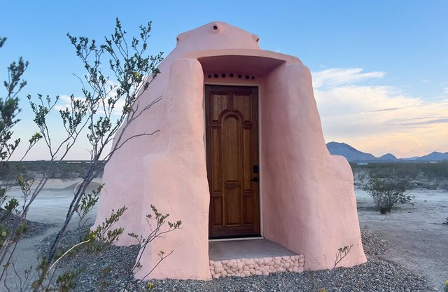 Organic Earthen Desert Dome For Two -Sustainable Stay Under the Stars Terlingua