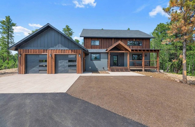 Original LUXURY On Mountain Time cabin-Powderhouse Pass-Private Hot Tub, scenic views, cozy comfort