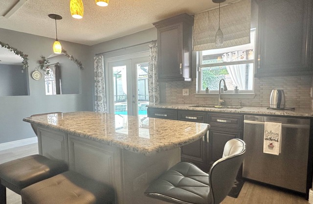 Orlando Family Getaway 4BR Home w/Pool & Cinema Lounge