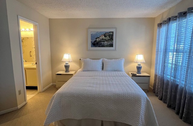 Orlando Ventura Gated Community, Pools/hot tub, tennis, golf, restaurant